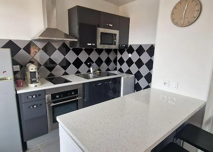 아파트 T2-au Calme-terrasse-place De Parking Attitree *