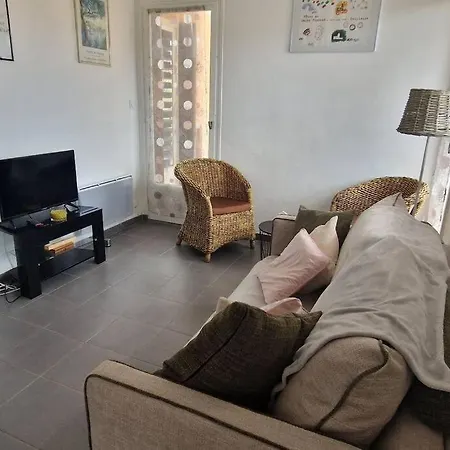 T2-au Calme-terrasse-place De Parking Attitree דירה *