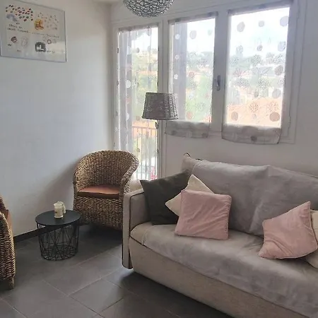 T2-au Calme-terrasse-place De Parking Attitree דירה *