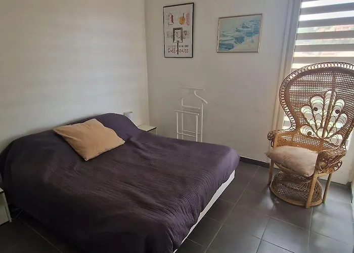 T2-au Calme-terrasse-place De Parking Attitree דירה *